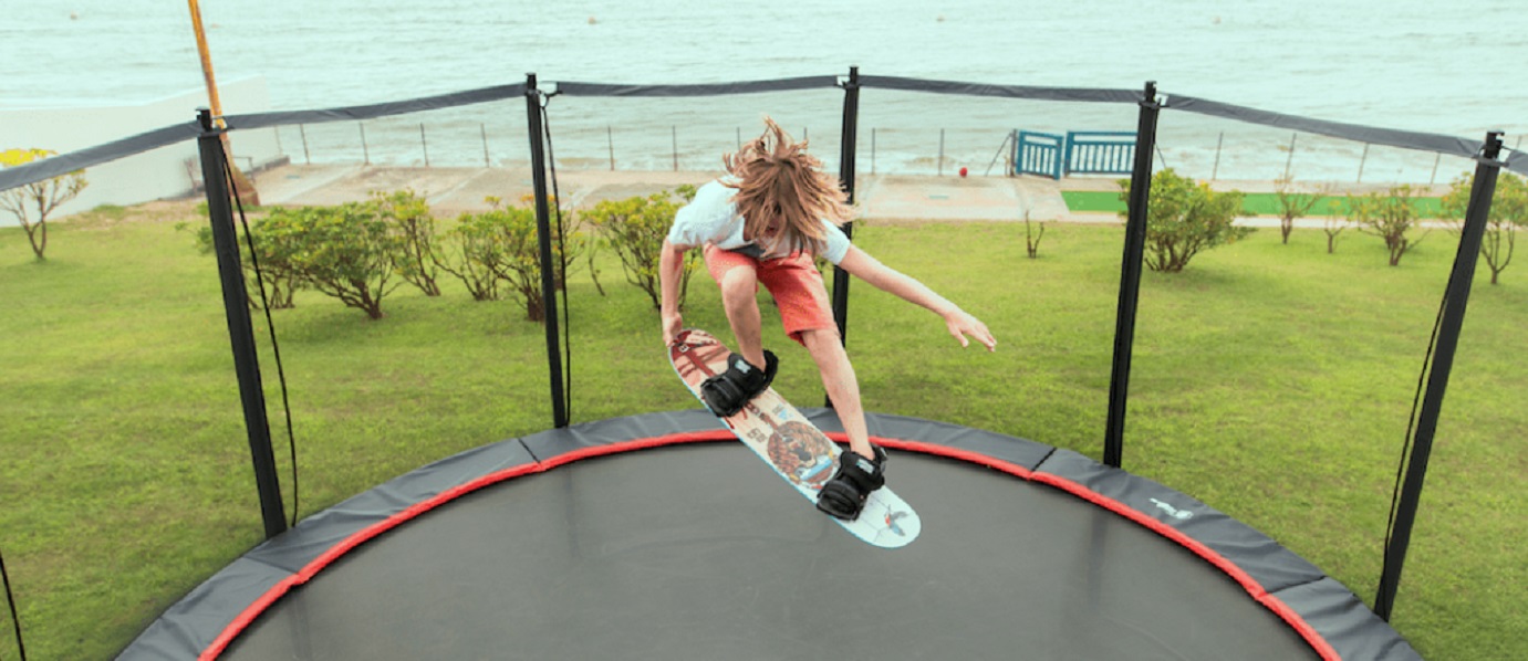CAMAS ELÁSTICAS Y TRAMPOLINES CAMAS ELÁSTICAS Y TRAMPOLINES